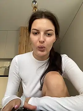 Snapshot of little_belucci chatting on September 10, 2025, 2:27 pm little belucci online show from September 10, 2025, 2:27 pm