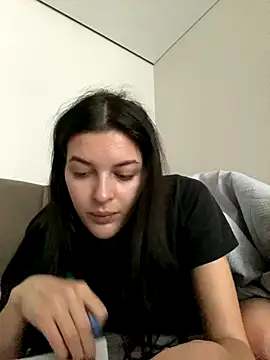 Snapshot of little_belucci chatting on October 17, 2025, 7:00 am little belucci online show from October 17, 2025, 7:00 am