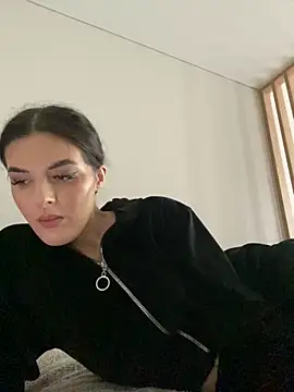 Snapshot of little_belucci chatting on November 9, 2025, 11:25 am little belucci online show from November 9, 2025, 11:25 am