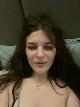 Snapshot of little_belucci chatting on February 17, 2025, 7:01 pm little belucci online show from February 17, 2025, 7:01 pm