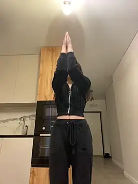 Snapshot of little_belucci chatting on February 22, 2025, 3:03 pm little belucci online show from February 22, 2025, 3:03 pm