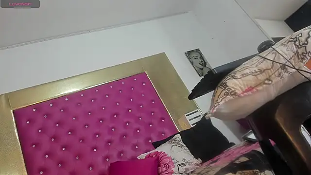 Emilyhottx online show from October 3, 2025, 12:28 pm