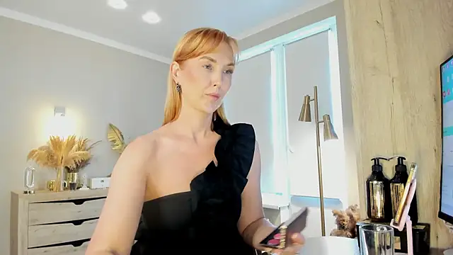 Snapshot of HotyPlays chatting on June 14, 2026, 1:23 pm HotyPlays online show from June 14, 2026, 1:23 pm