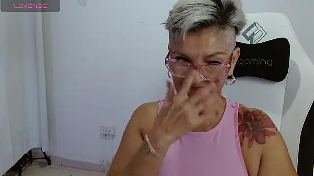 Snapshot of bety-cum2 chatting on May 9, 2026, 11:57 am bety-cum2 online show from May 9, 2026, 11:57 am