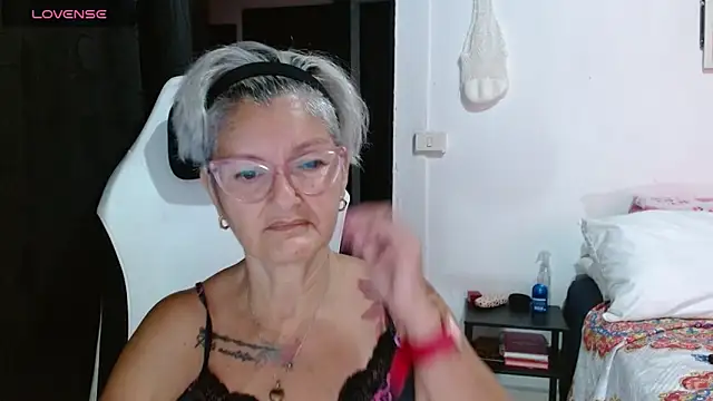 bety-cum2 online show from April 15, 2026, 10:21 am