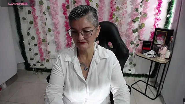 bety-cum2 online show from March 3, 2025, 1:01 pm