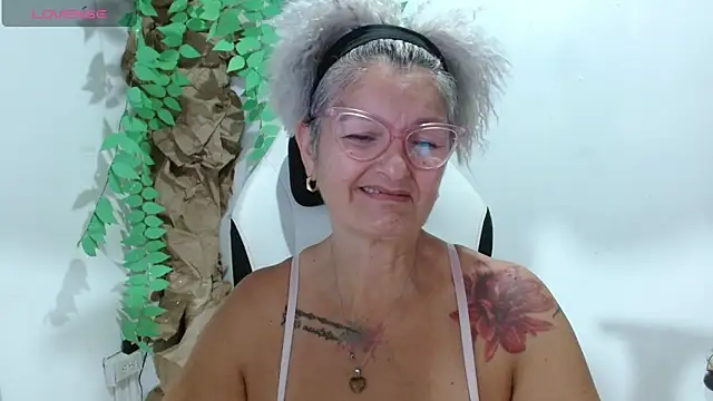 Snapshot of bety-cum2 chatting on April 22, 2026, 11:55 pm bety-cum2 online show from April 22, 2026, 11:55 pm