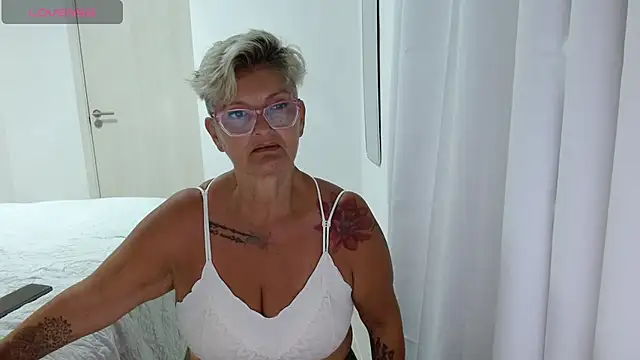 Snapshot of bety-cum2 chatting on May 17, 2026, 5:02 pm bety-cum2 online show from May 17, 2026, 5:02 pm