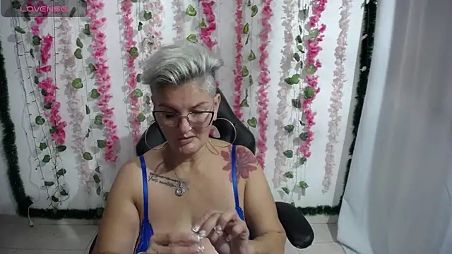 bety-cum2 online show from February 6, 2025, 7:51 pm