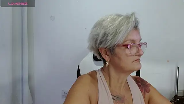 Snapshot of bety-cum2 chatting on May 5, 2026, 11:41 pm bety-cum2 online show from May 5, 2026, 11:41 pm