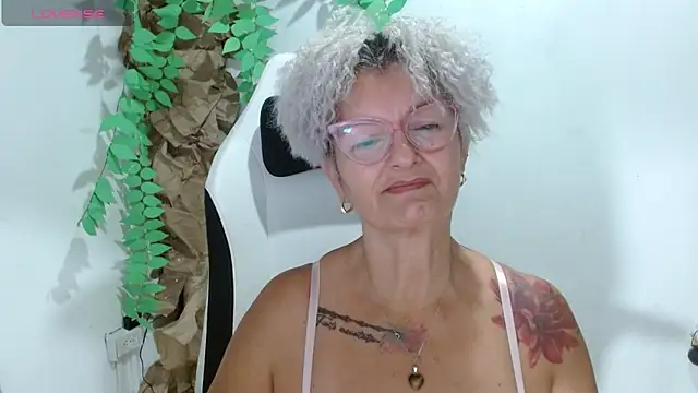 Snapshot of bety-cum2 chatting on April 22, 2026, 10:55 am bety-cum2 online show from April 22, 2026, 10:55 am