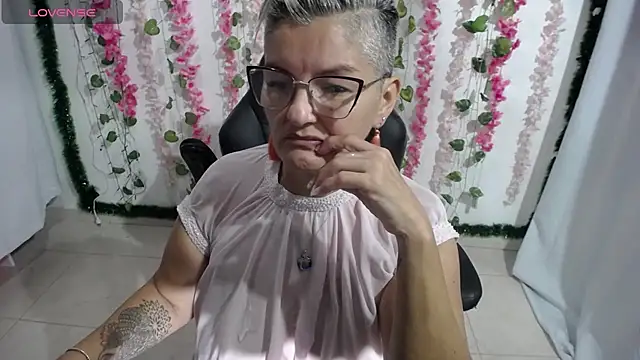 bety-cum2 online show from February 7, 2025, 2:15 pm
