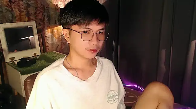 Snapshot of Sexy_Handsome_Drex chatting on February 12, 2025, 8:27 am Sexy Handsome Drex online show from February 12, 2025, 8:27 am