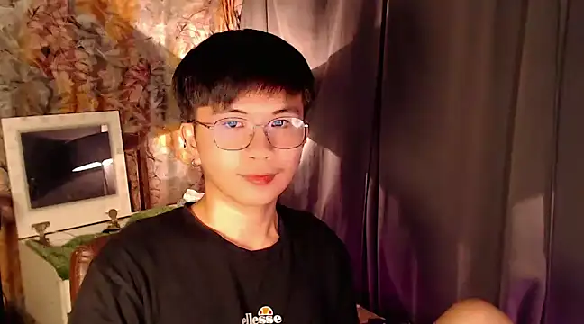 Snapshot of Sexy_Handsome_Drex chatting on February 8, 2025, 5:29 pm Sexy Handsome Drex online show from February 8, 2025, 5:29 pm