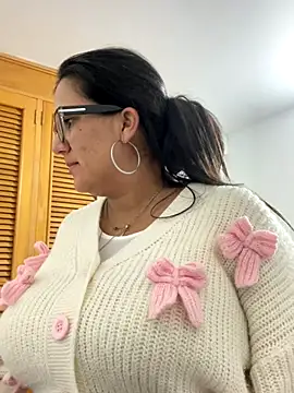 SWEETLILY18 online show from November 29, 2025, 9:15 pm