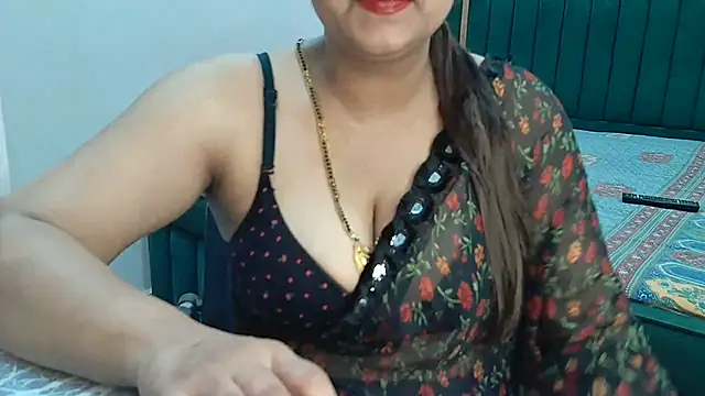 Zoya Varma004 online show from July 17, 2026, 6:16 pm