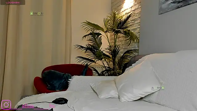 Snapshot of Miss--boo chatting on December 5, 2024, 7:55 pm Miss--boo online show from December 5, 2024, 7:55 pm