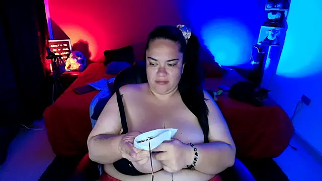 lulubigtitts1 online show from October 15, 2025, 12:53 am