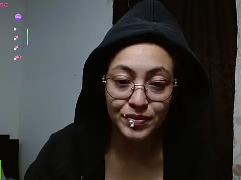 Snapshot of Olivia_Bright chatting on June 19, 2026, 1:55 am Olivia Bright online show from June 19, 2026, 1:55 am