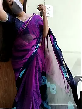 Snapshot of yoursana- chatting on July 18, 2026, 4:32 am yoursana- online show from July 18, 2026, 4:32 am