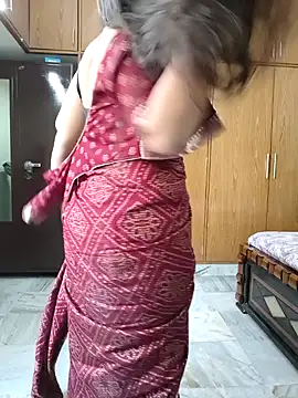 Snapshot of yoursana- chatting on February 13, 2026, 4:45 am yoursana- online show from February 13, 2026, 4:45 am