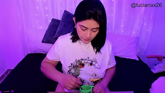 lucy26  online show from November 19, 2025, 3:17 am