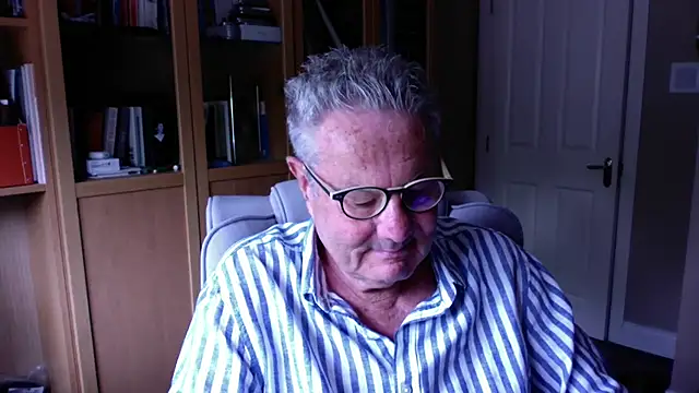 Snapshot of Oldpistolpete chatting on June 26, 2026, 10:54 am Oldpistolpete online show from June 26, 2026, 10:54 am