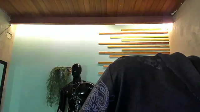 Snapshot of 2tommy_greg chatting on January 23, 2025, 7:18 pm 2tommy greg online show from January 23, 2025, 7:18 pm