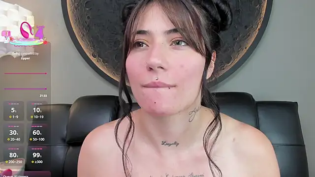 miss sharlotte18 online show from February 28, 2025, 5:59 pm