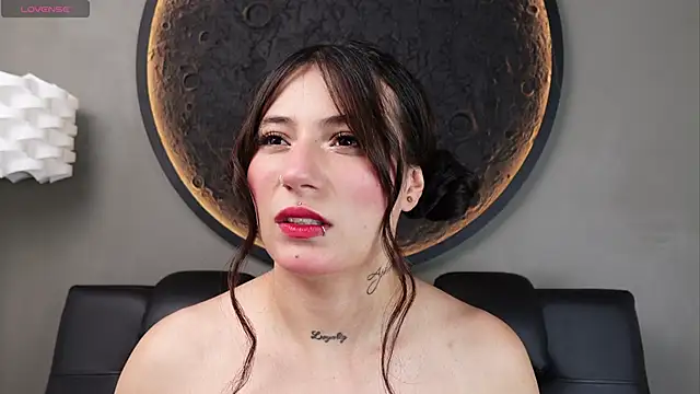 miss sharlotte18 online show from June 1, 2026, 6:07 pm