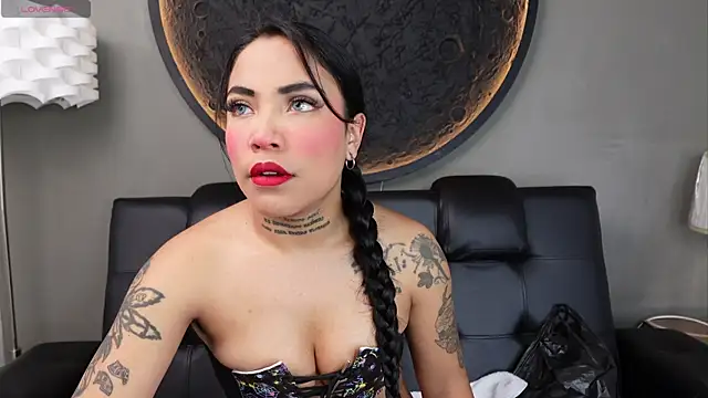 miss vaiolette online show from May 28, 2026, 11:05 am
