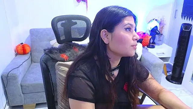 Snapshot of annylouis chatting on October 22, 2025, 7:35 pm annylouis online show from October 22, 2025, 7:35 pm