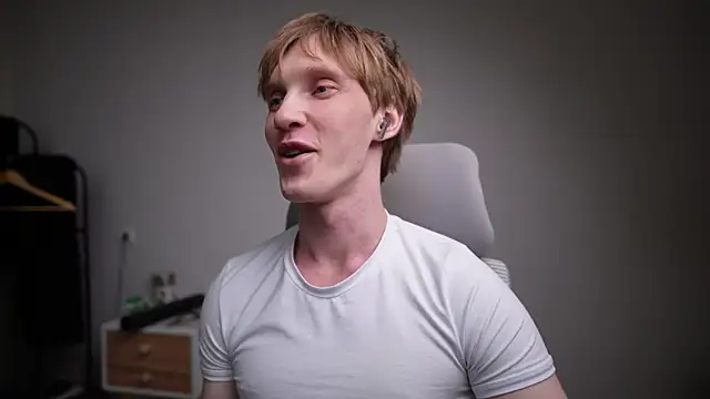 J Akira online show from April 20, 2026, 9:05 pm