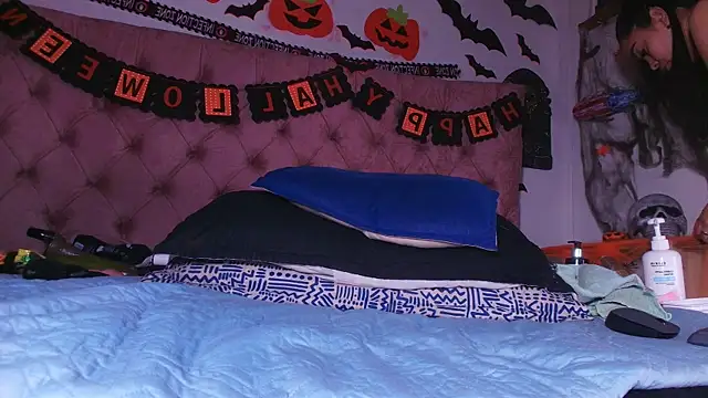  linda milk  online show from October 15, 2025, 3:05 am