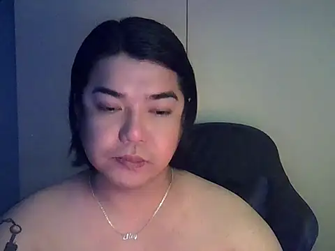 StrawberryWine07 online show from April 19, 2026, 6:03 am