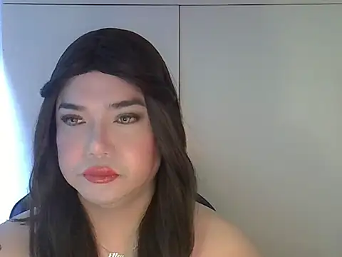 StrawberryWine07 online show from April 18, 2026, 12:24 am