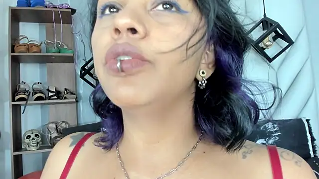 Snapshot of MirandaHaguen chatting on May 6, 2026, 8:46 pm MirandaHaguen online show from May 6, 2026, 8:46 pm