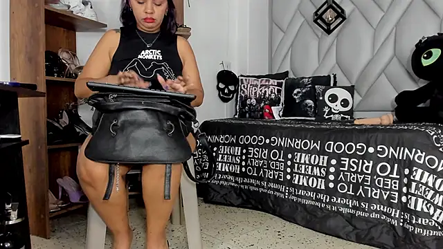 Snapshot of MirandaHaguen chatting on May 19, 2026, 9:11 pm MirandaHaguen online show from May 19, 2026, 9:11 pm