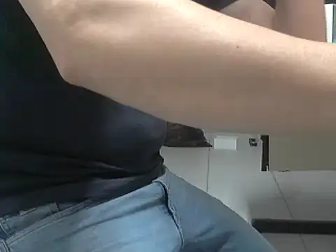 Snapshot of oliveira3tt chatting on September 18, 2025, 6:11 pm oliveira3tt online show from September 18, 2025, 6:11 pm