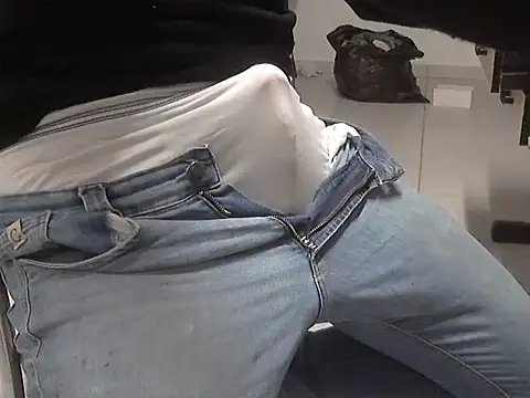 Snapshot of oliveira3tt chatting on September 9, 2025, 11:30 am oliveira3tt online show from September 9, 2025, 11:30 am