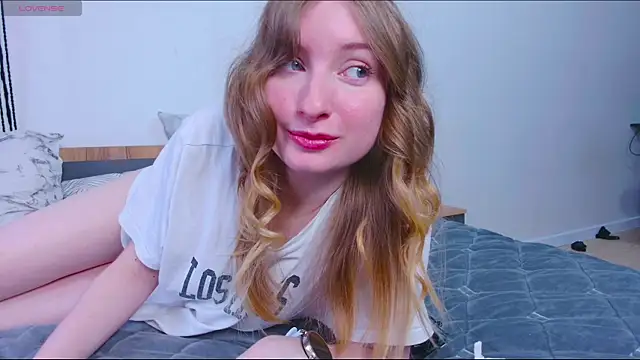 Snapshot of _whiteprincess chatting on October 7, 2025, 12:17 pm whiteprincess online show from October 7, 2025, 12:17 pm