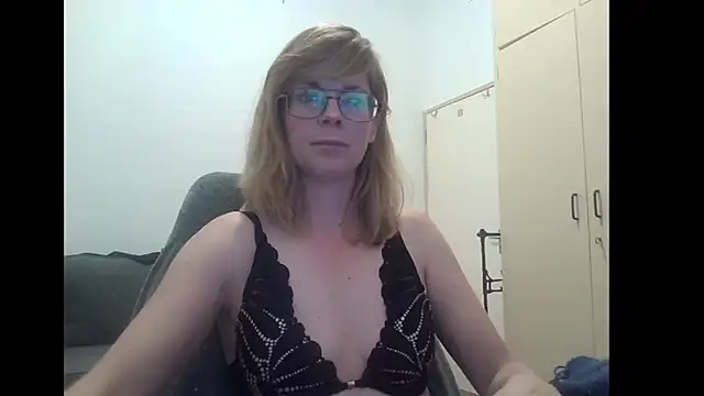 SavannaGirly online show from December 16, 2025, 10:08 am