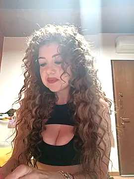 Snapshot of CurlyElisa chatting on May 4, 2026, 10:23 pm CurlyElisa online show from May 4, 2026, 10:23 pm