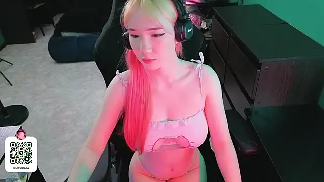 Snapshot of Maya_Viola chatting on April 28, 2026, 5:34 am Maya Viola online show from April 28, 2026, 5:34 am