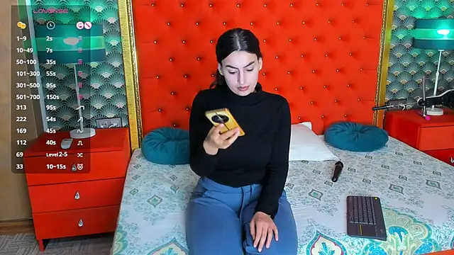 VallerieJones online show from April 3, 2026, 9:27 am