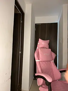 jailyncam  online show from June 19, 2026, 3:40 pm