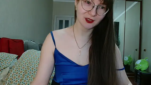 KiraGoldens online show from April 14, 2026, 6:18 am