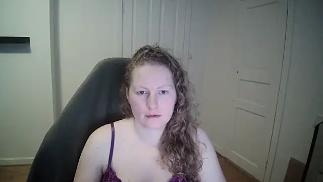 Girlnina-1995 online show from February 20, 2025, 2:02 pm