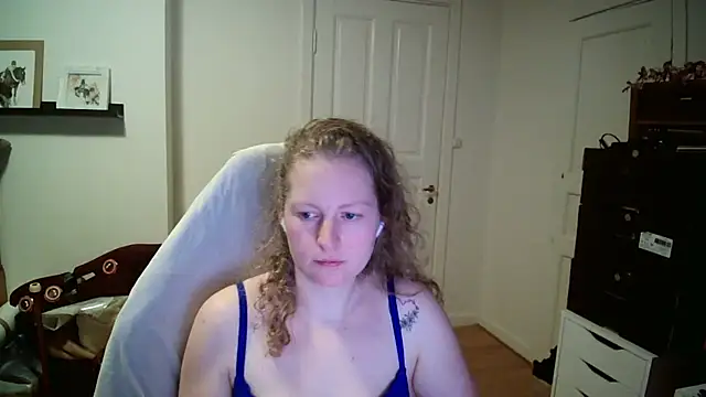 Girlnina-1995 online show from February 11, 2026, 10:09 pm