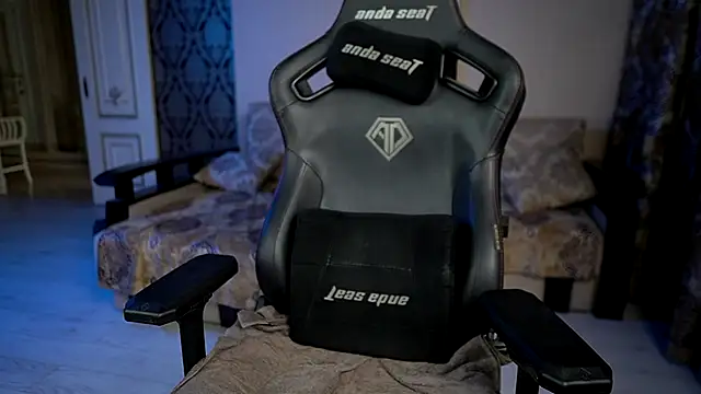 mike0xx online show from December 15, 2025, 9:48 am